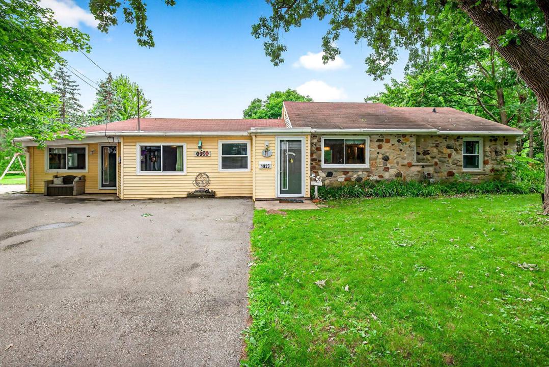 1328 W 9th Avenue, Oshkosh, Висконсин 54902-6208, Соединенные Штаты