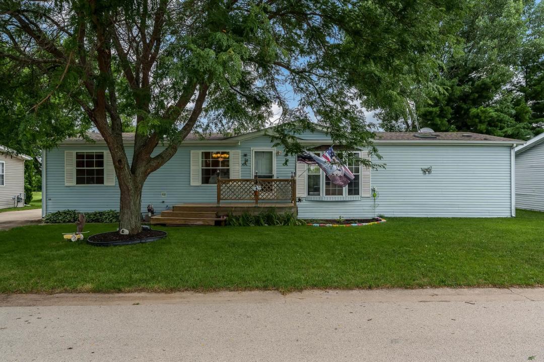5456 White Pine Lane, Roscoe, Illinois 61073, USA