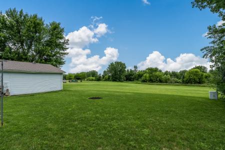 5456 White Pine Lane, Roscoe, Illinois 61073, USA