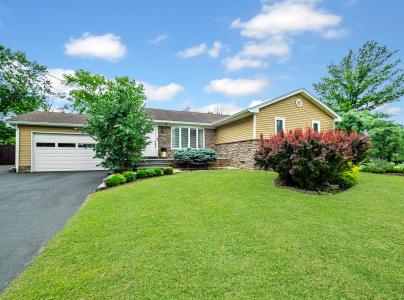 4 Cherokee, Pennington, New Jersey 08534