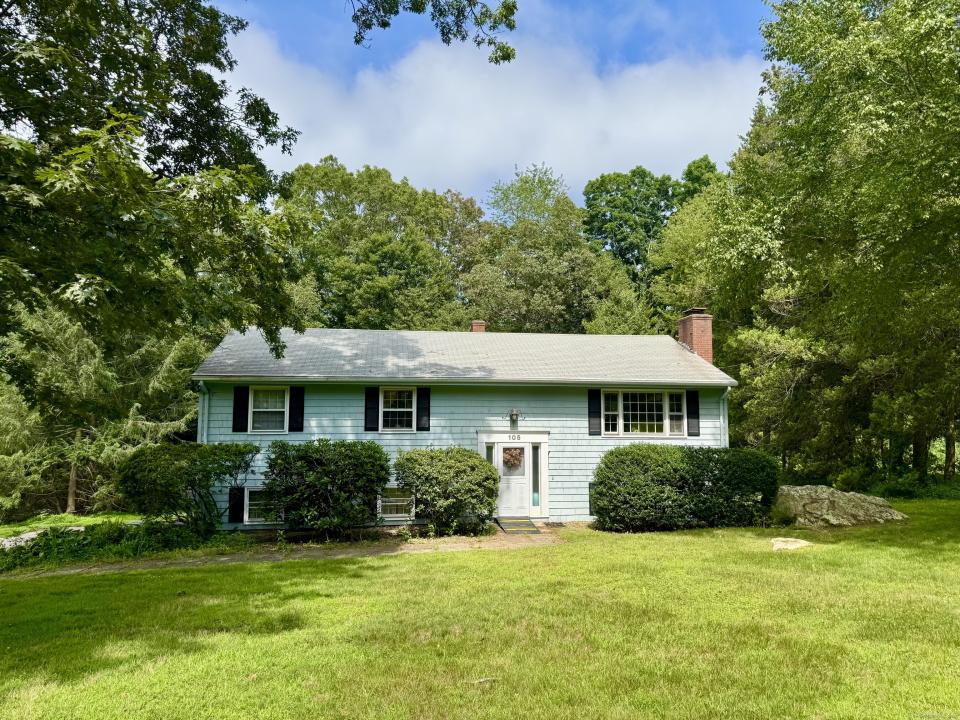 105 Chesterfield Road, East Lyme, Connecticut 06333, USA