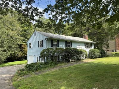105 Chesterfield Road, East Lyme, Connecticut 06333, USA