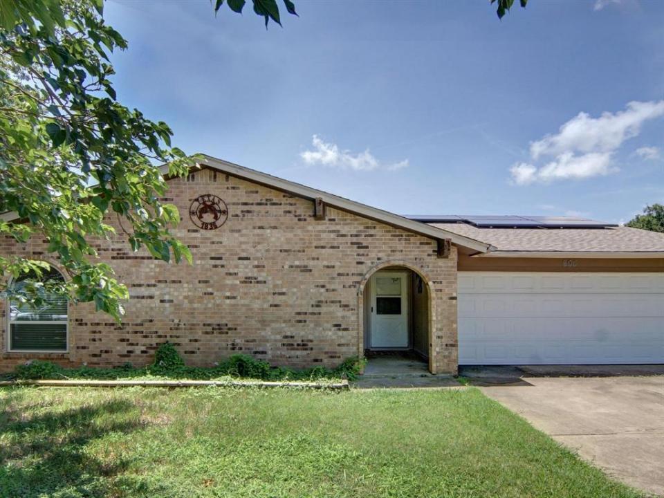 905 Redbud Street, Crowley, Texas 76036, États-Unis