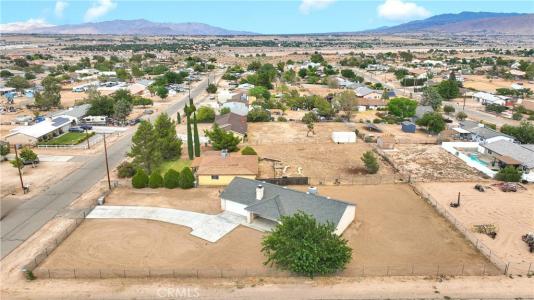 11389 Jacaranda Avenue, Hesperia, Califórnia 92345, Estados Unidos