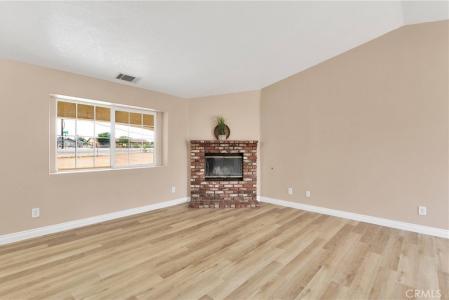 11389 Jacaranda Avenue, Hesperia, Califórnia 92345, Estados Unidos