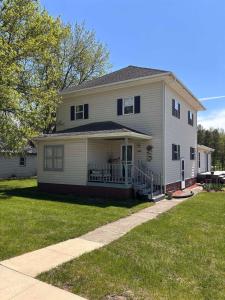 509 W 1st Street, Sumner, Iowa 50674, USA