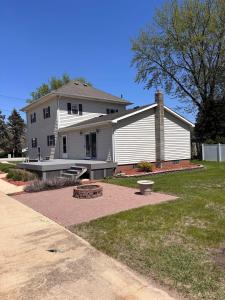 509 W 1st Street, Sumner, Iowa 50674, USA