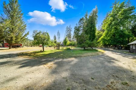 61 Chief George Meadow, Lewiston, カリフォルニア 96052, アメリカ合衆国