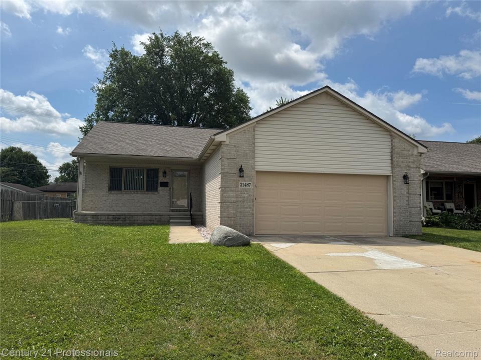 31487 Cambridge Street, GardenCity, Michigan 48135, USA