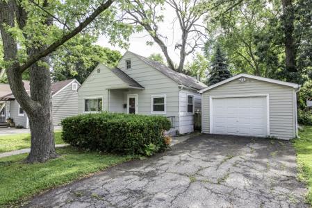 221 Kenwood Drive, Round Lake Park, إلينوي 60073, الولايات المتحدة