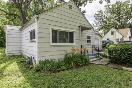 221 Kenwood Drive, Round Lake Park, إلينوي 60073, الولايات المتحدة