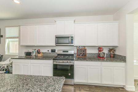 2242 S Manzanita Court, Visalia, קליפורניה 93292, ארצות הברית של אמריקה