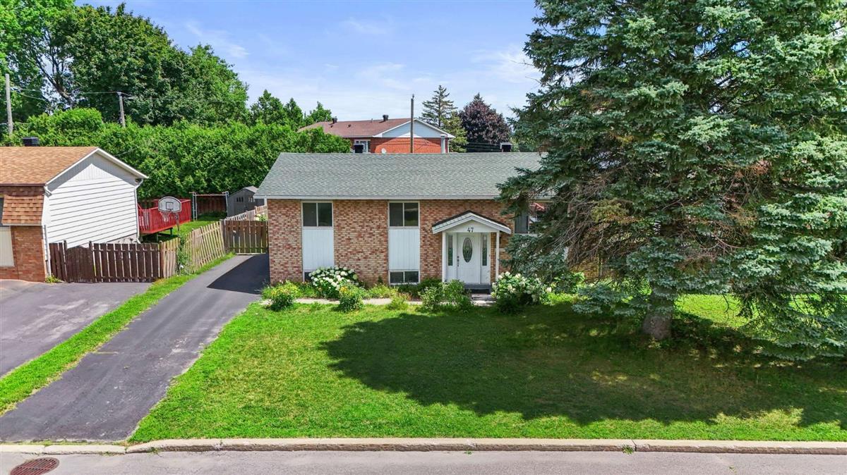47  Rue Birkdale, Dollard-Des Ormeaux, Quebec H9G 2P2, Kanada