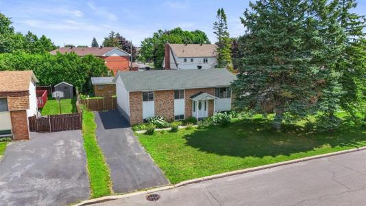 47  Rue Birkdale, Dollard-Des Ormeaux, Quebec H9G 2P2, Kanada