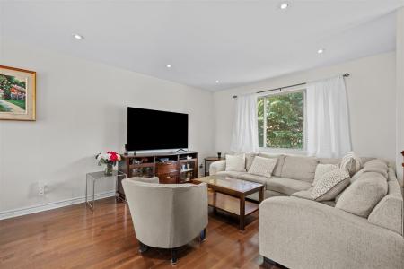 47  Rue Birkdale, Dollard-Des Ormeaux, Quebec H9G 2P2, Kanada