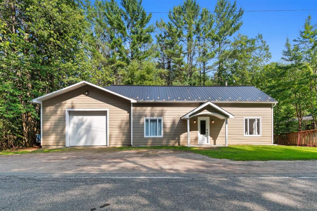 440 Rue Prince-Arthur, Otter Lake, Quebec J0X 2P0, Kanada