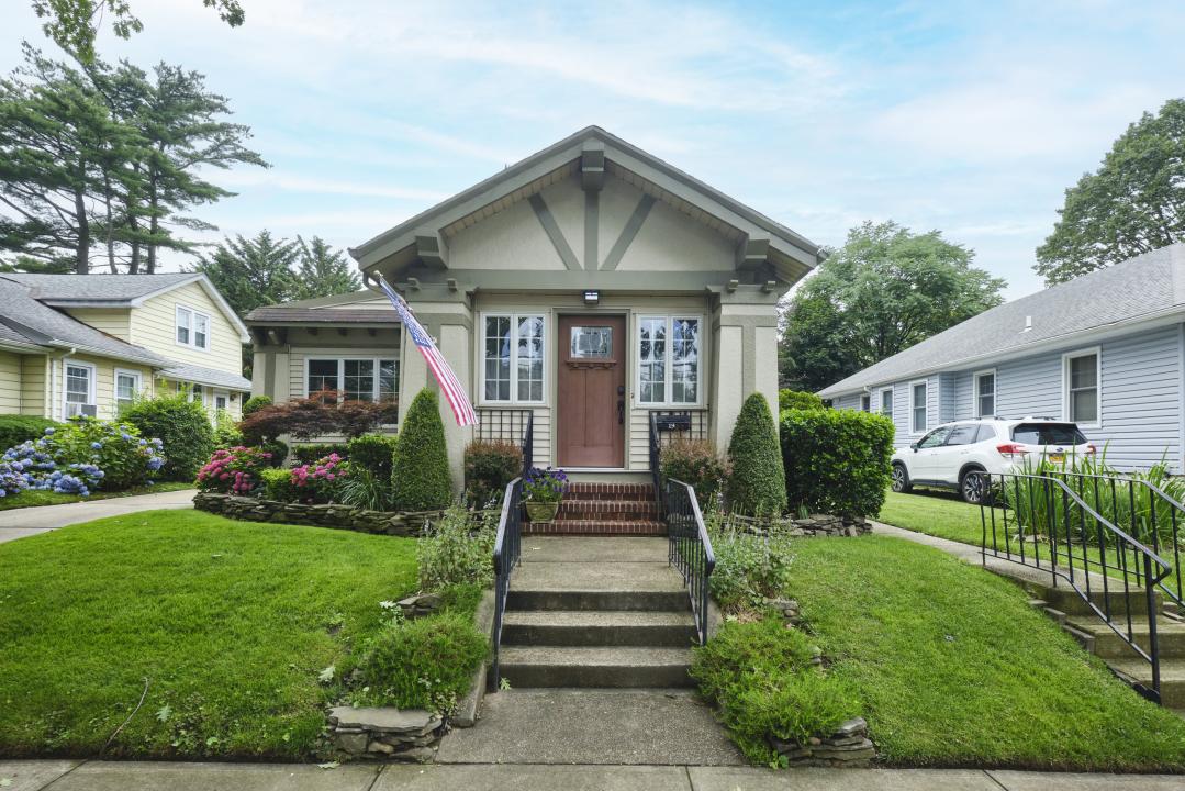 19 Superior Road, Bellerose Village, New York 11001, États-Unis