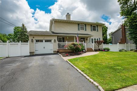 16 Tarkington Road, Holbrook, NY 11741, USA