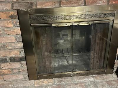 19381 Shadowoods, Roseville, Michigan 48066, USA