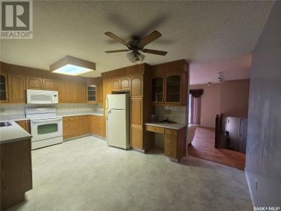 215 HEWARD STREET, Stoughton, Saskatchewan S0G 4T0, Canada
