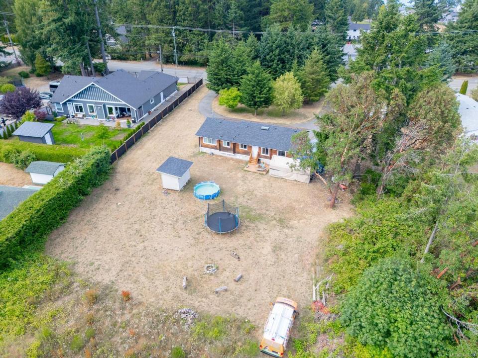 7425 LANTZVILLE RD, Lantzville, Colúmbia Britânica V0R 2H0, CANADÁ