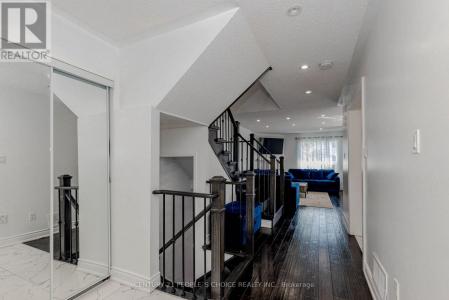 15 CANDLEBROOK DRIVE, Whitby (pringle Creek), Ontario L1R 2V4, Canada
