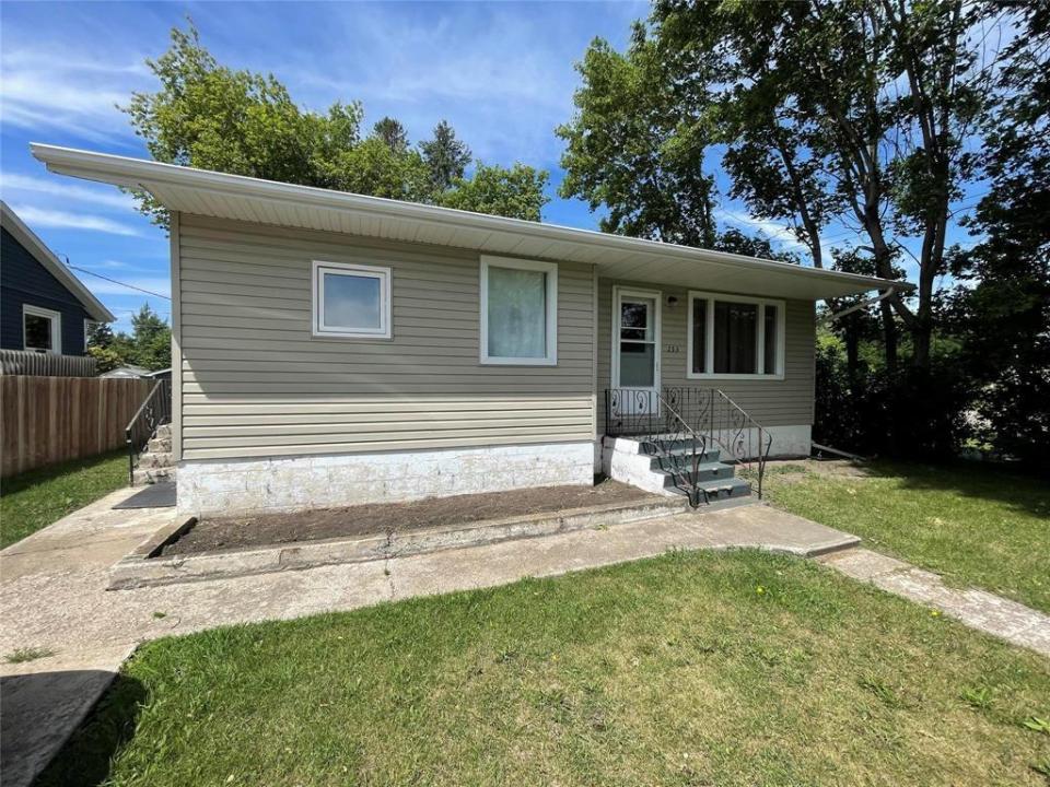 253 DUFFERIN STREET, Carberry, Manitoba R0K 0H0, Canada