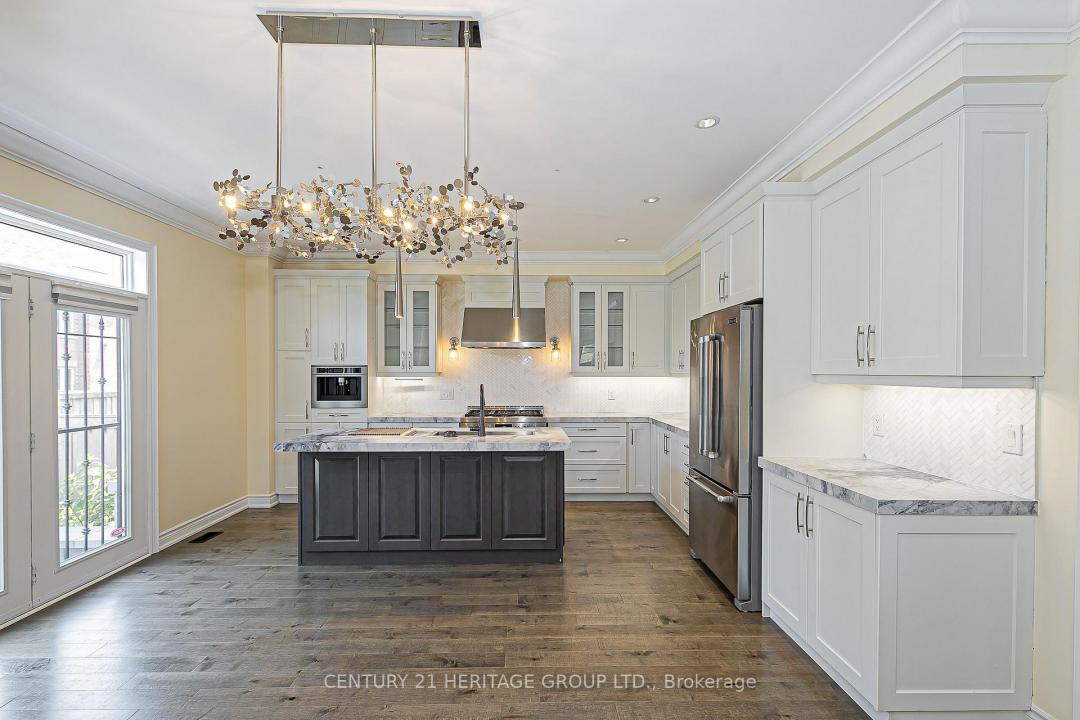 2 ROY HARPER AVENUE, Aurora, Ontario L4G 0V4, Canada