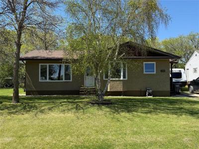 240 MCKENZIE STREET SOUTH, Shoal Lake, Manitoba R0J 1Z0, Canada