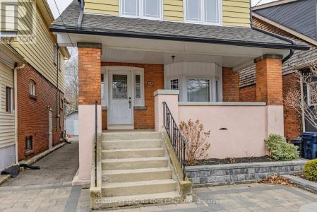 34 CHISHOLM AVENUE, Toronto (east End-danforth), Ontario M4C 4V2, Canada