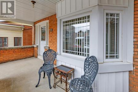 34 CHISHOLM AVENUE, Toronto (east End-danforth), Ontario M4C 4V2, Canada