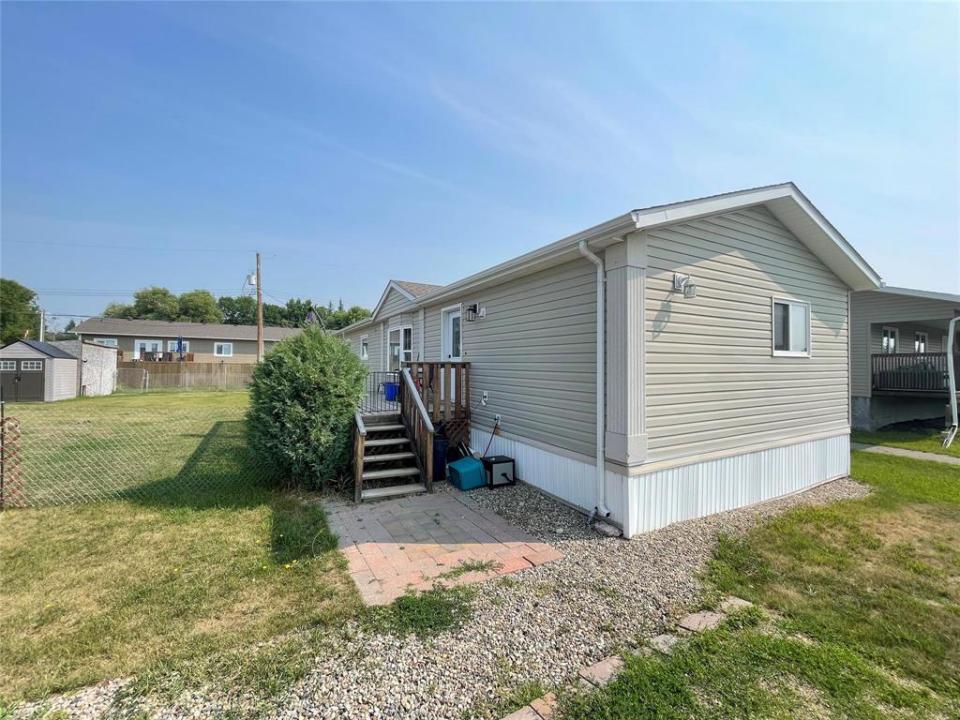 1146 HIGGINS DRIVE, Carberry, Manitoba R0K 0H0, Canada