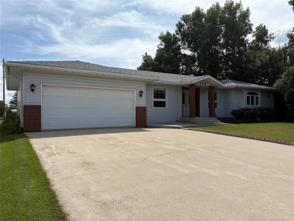 260 FIFTH AVENUE EAST, Ste Rose Du Lac, Manitoba R0L 1S0, Kanada