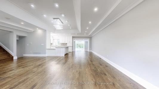 321 BETTY ANN DRIVE, Toronto, Ontario M2R 1B4, Canadá