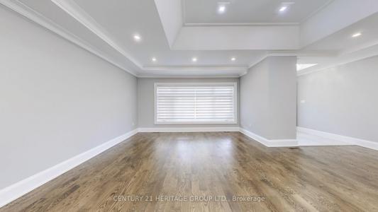 321 BETTY ANN DRIVE, Toronto, Ontario M2R 1B4, Canada