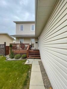 10517 82 STREET, Peace River, Альберта T8S 1M7, Канада