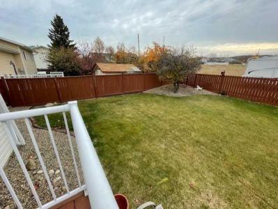 10517 82 STREET, Peace River, Альберта T8S 1M7, Канада