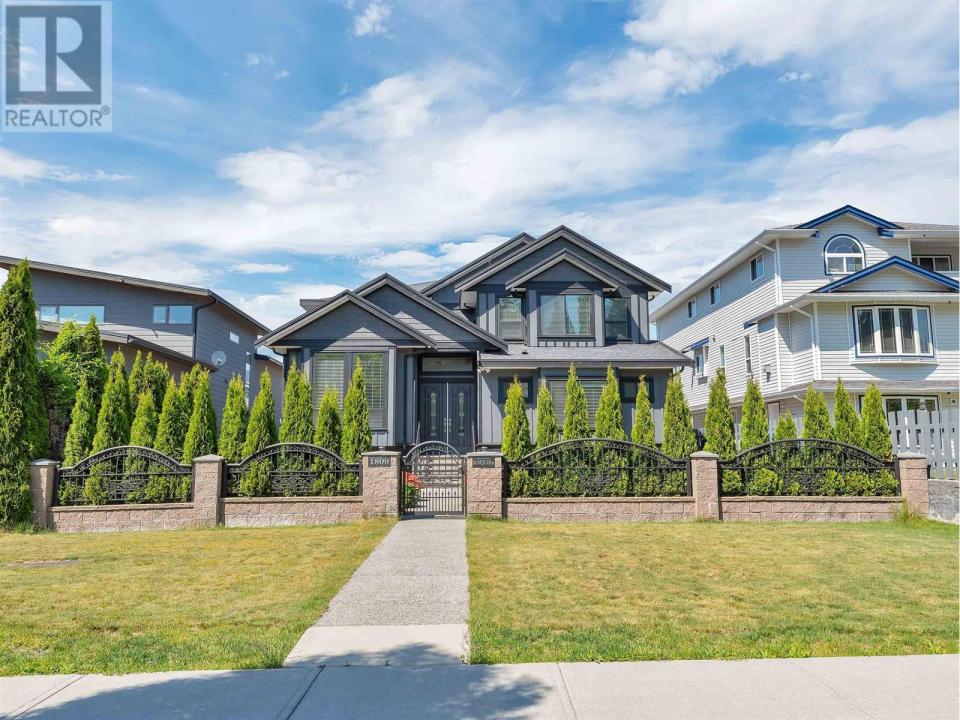 1809 MAMQUAM ROAD, Squamish, Columbia Britannica V0N 1T0, Canada