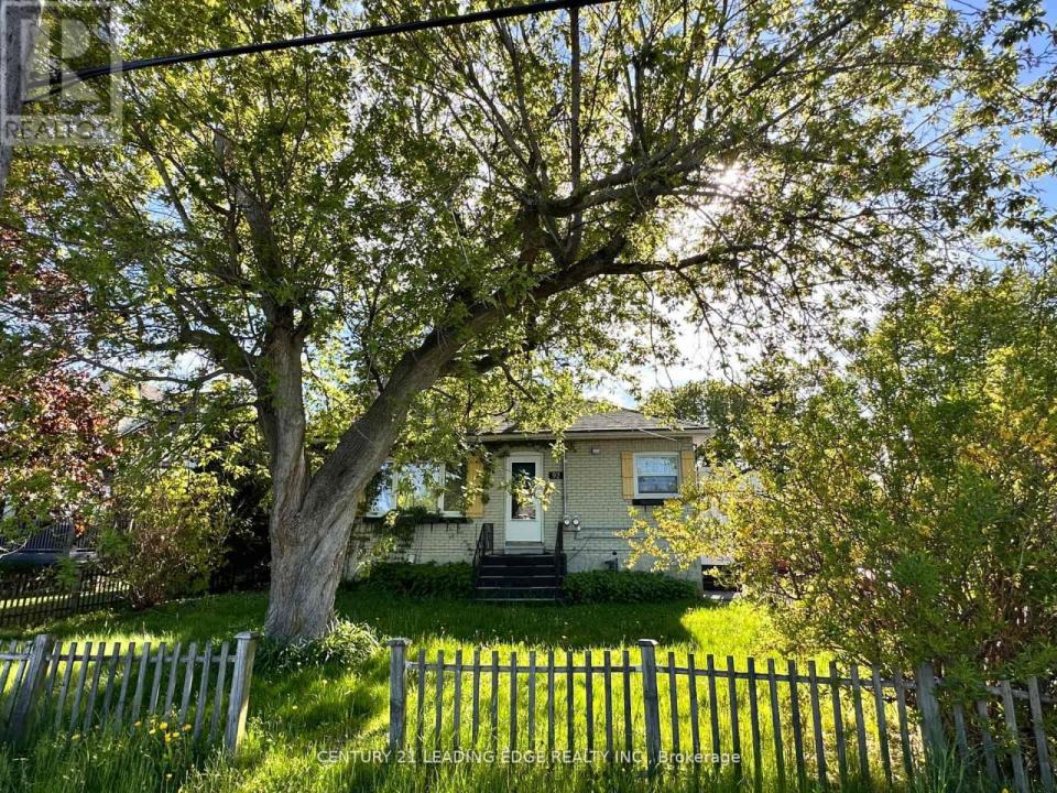 92 THICKSON ROAD NORTH, Whitby (blue Grass Meadows), Онтарио L1N 3R1, Канада