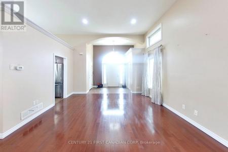 1020 HANSON CRESCENT, London North (north E), Ontario N6G 0B9, CANADÁ