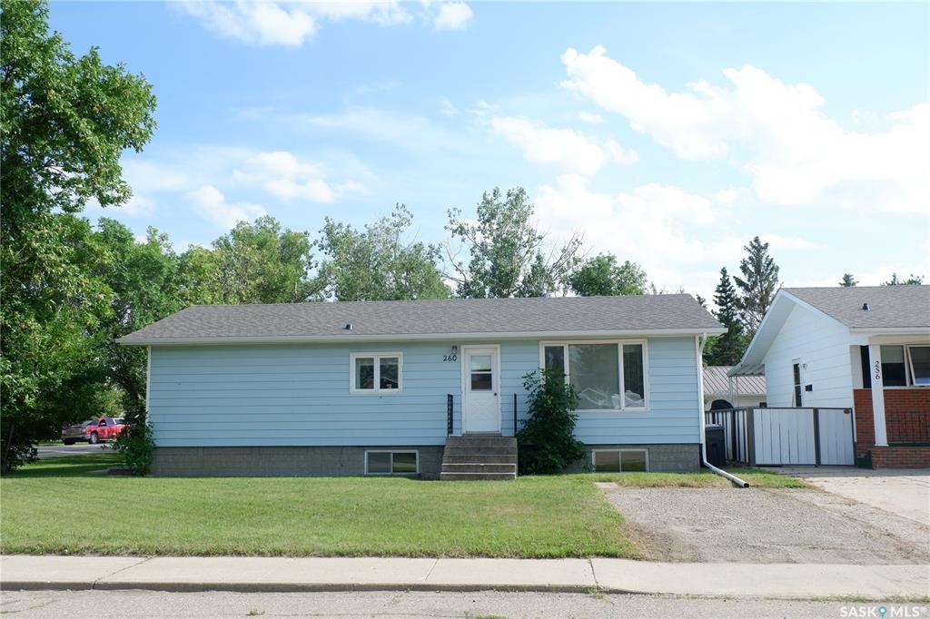 260 6TH AVENUE E, Gravelbourg, Saskatchewan S0H 1X0, Canada