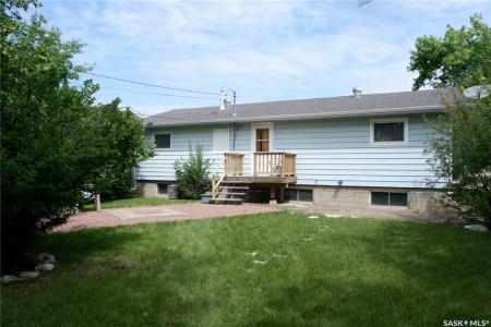 260 6TH AVENUE E, Gravelbourg, Saskatchewan S0H 1X0, Canada