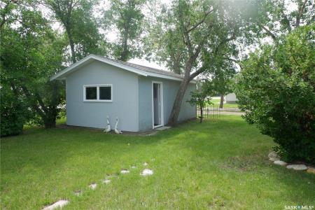 260 6TH AVENUE E, Gravelbourg, Saskatchewan S0H 1X0, Canada