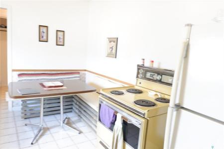 260 6TH AVENUE E, Gravelbourg, Saskatchewan S0H 1X0, Canada