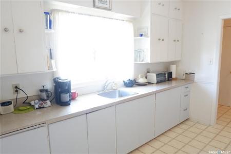 260 6TH AVENUE E, Gravelbourg, Saskatchewan S0H 1X0, Canada