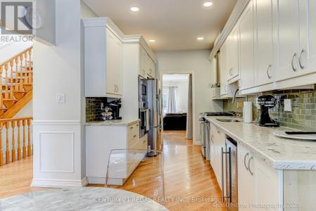 84 MALVERN AVENUE, Toronto (east End-danforth), אונטריו M4E 3E5, קנדה 