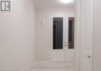 32 CROSSMORE CRESCENT, Cambridge, Ontario N1S 0C7, Kanada