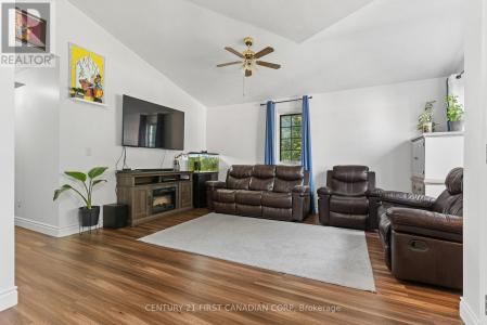 38 ST MICHAELS STREET, Norfolk (delhi), Ontario N4B 3C8, Canada