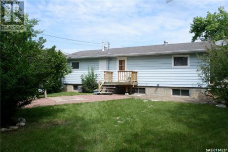 260 6TH AVENUE E, Gravelbourg, Saskatchewan S0H 1X0, Canada