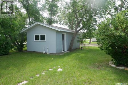 260 6TH AVENUE E, Gravelbourg, Saskatchewan S0H 1X0, Canada
